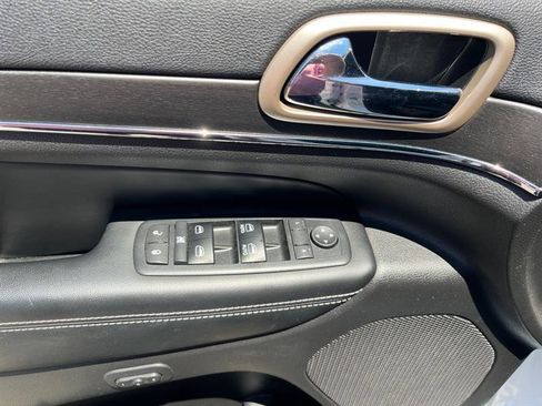 Used 2017 Jeep Grand Cherokee Limited AWD/4WD image 10