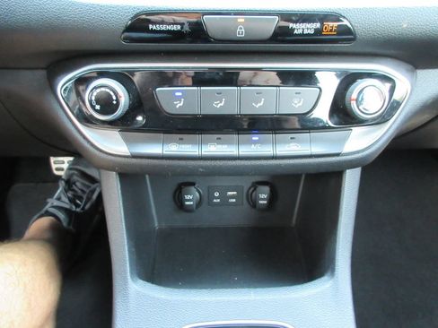 Used 2018 Hyundai Elantra GT FWD image 28