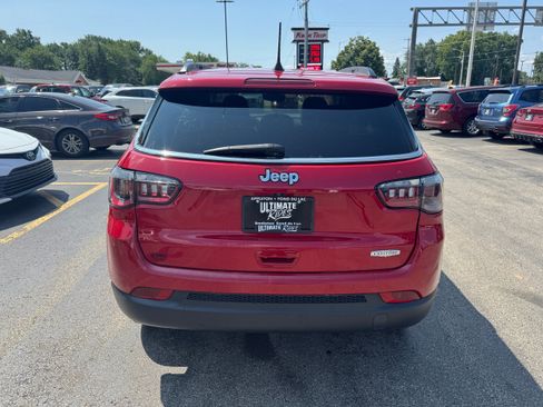 Used 2021 Jeep Compass Latitude FWD image 4