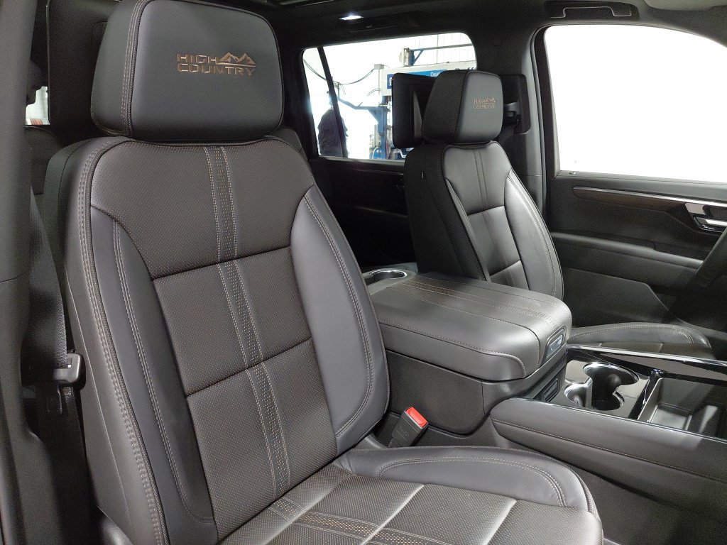 Certified 2026 Chevrolet Suburban High Country AWD/4WD image 23