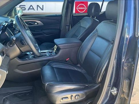 Used 2023 Chevrolet Traverse LT image 18