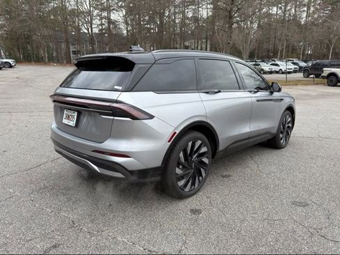 Used 2025 Lincoln Nautilus Reserve w/ Jet Appearance Package image 8