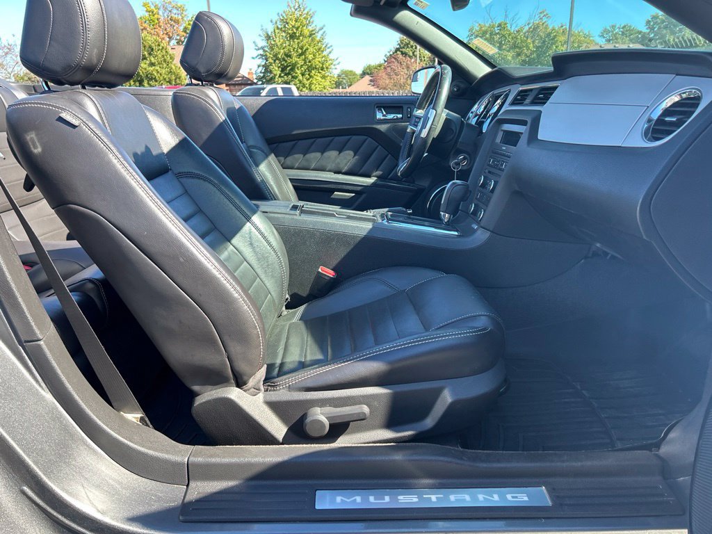 Used 2013 Ford Mustang Premium RWD image 36