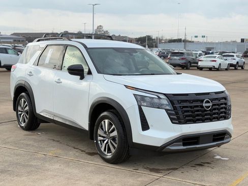 New 2026 Nissan Pathfinder SL image 6