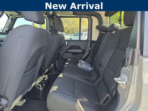 Used 2023 Jeep Gladiator Overland image 13