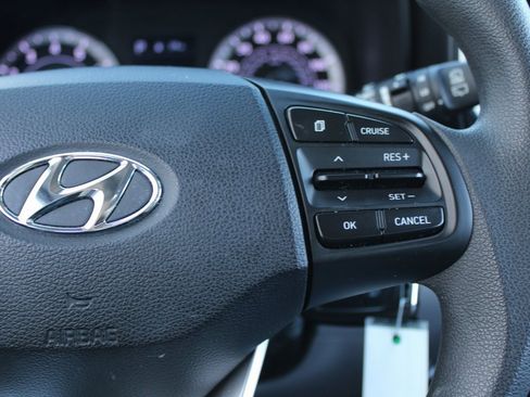 Used 2020 Hyundai Venue SEL image 11