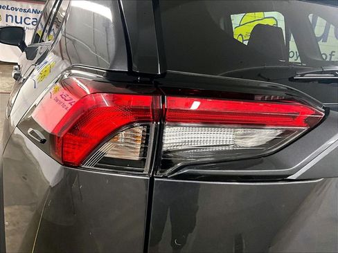 Certified 2025 Toyota RAV4 LE AWD/4WD image 32