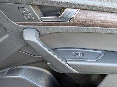 Used 2025 Audi Q5 e Premium image 24