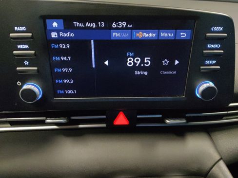 Used 2025 Hyundai Elantra SE FWD image 25