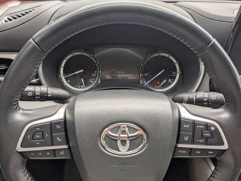 Used 2022 Toyota Highlander XLE FWD image 31