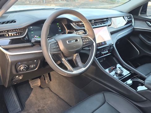 Used 2022 Jeep Grand Cherokee Limited 4xe w/ Luxury Tech Group II image 32