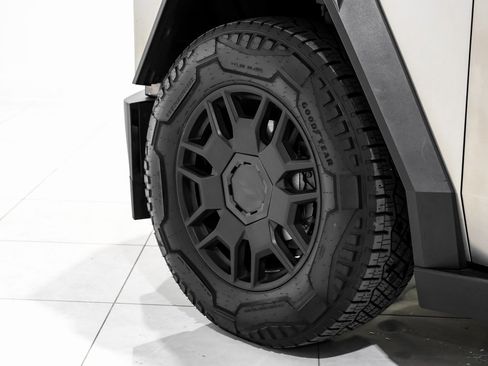 Used 2024 Tesla Cybertruck AWD Crew Cab image 61