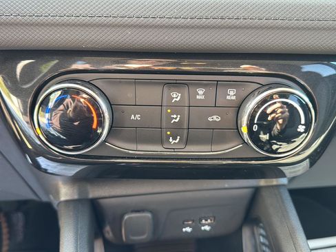 Used 2025 Chevrolet TrailBlazer LT AWD/4WD image 17