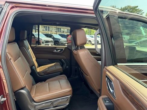 Used 2022 Chevrolet Suburban High Country AWD/4WD image 28