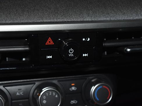 Used 2025 Nissan Kicks SV image 11