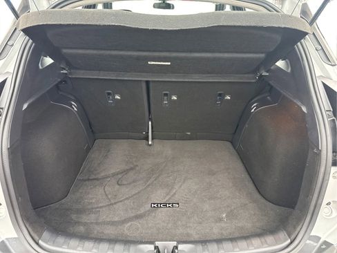 Used 2020 Nissan Kicks SR FWD image 11