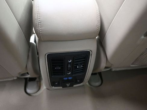 Used 2014 Jeep Grand Cherokee Overland image 18