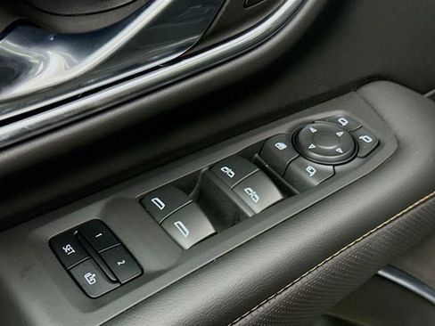 Used 2023 GMC Yukon XL AT4 w/ Technology Package image 19