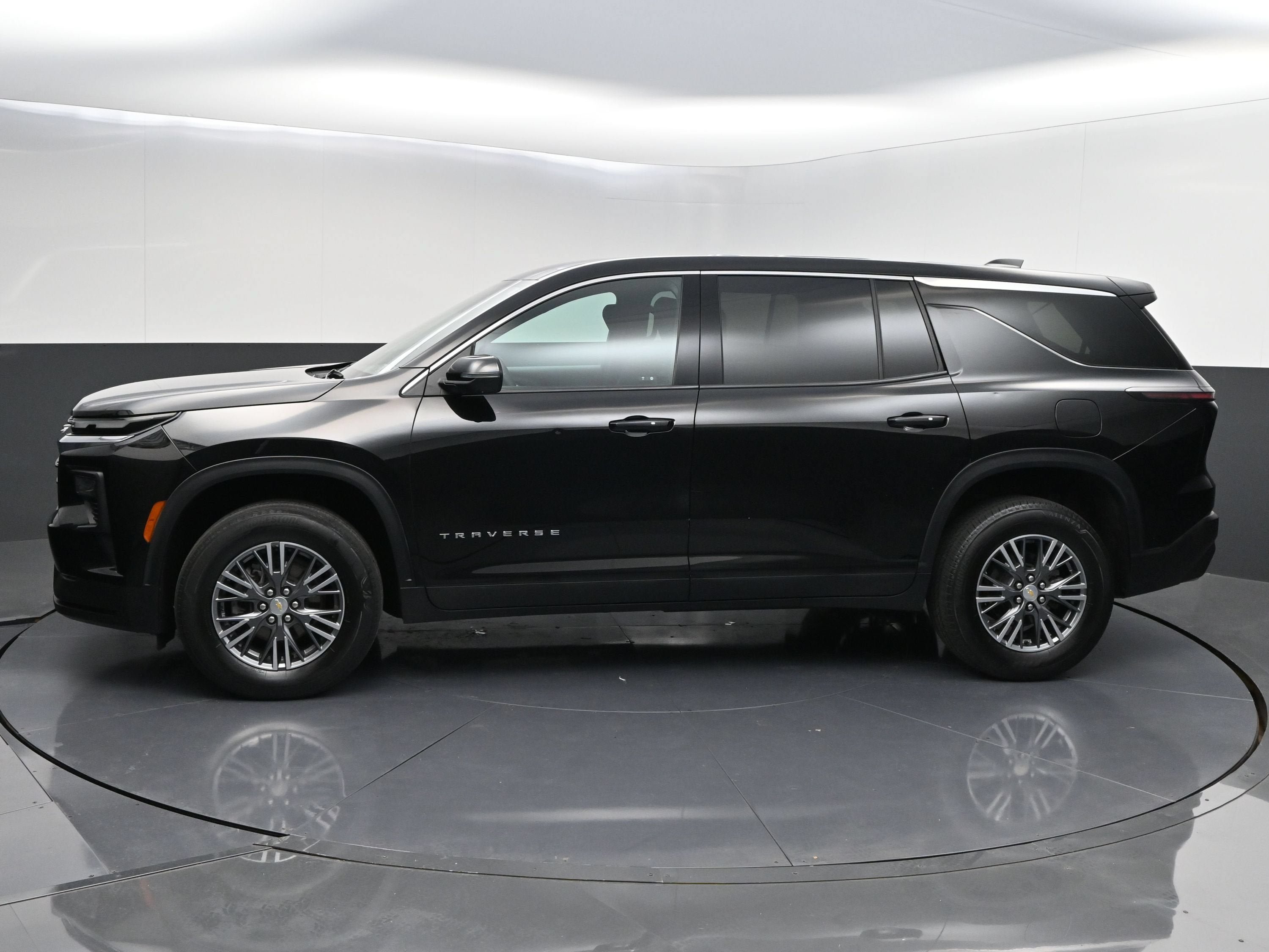 Certified 2024 Chevrolet Traverse LS FWD image 5