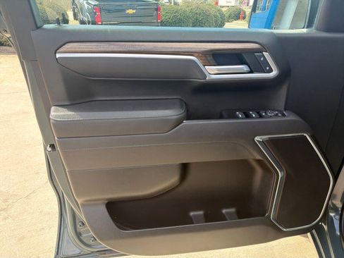 Used 2025 Chevrolet Silverado 1500 LT image 4