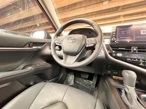 Used 2021 Toyota Camry XSE w/ Cold Weather Package FWD image 18