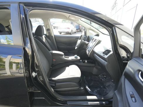 Used 2017 Nissan Leaf S w/ Charge Package FWD image 29