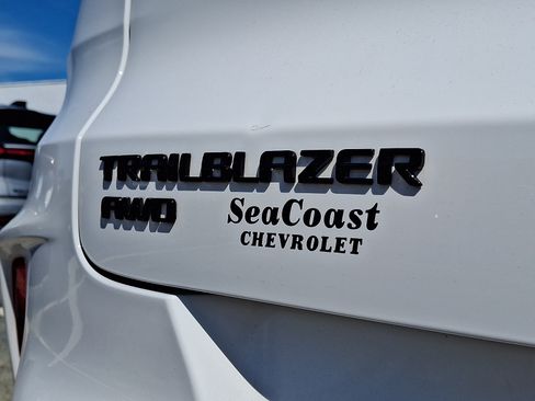 Used 2023 Chevrolet TrailBlazer RS w/ Convenience Package AWD/4WD image 29