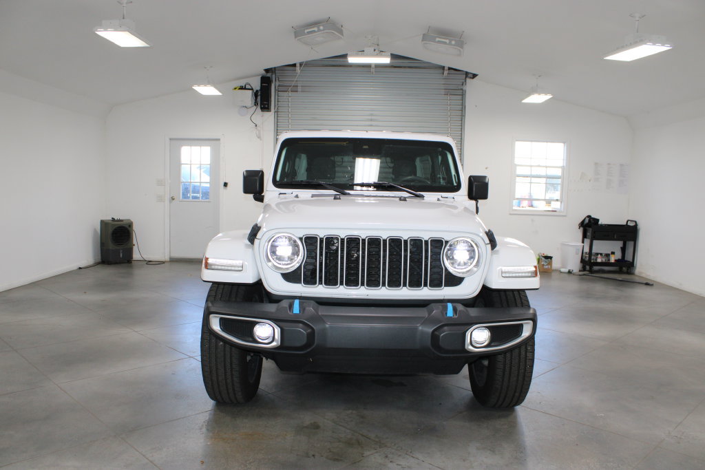 Used 2024 Jeep Wrangler Unlimited Sahara AWD/4WD image 3
