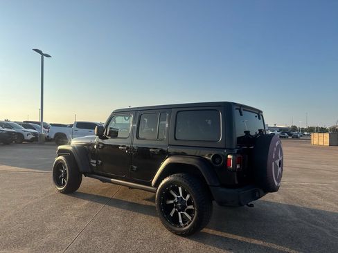 Used 2019 Jeep Wrangler Unlimited Sport S AWD/4WD image 11