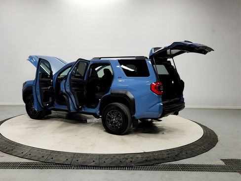 Used 2025 Toyota 4Runner SR5 image 13