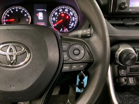 Used 2020 Toyota RAV4 LE w/ Carpet Mat Package image 25