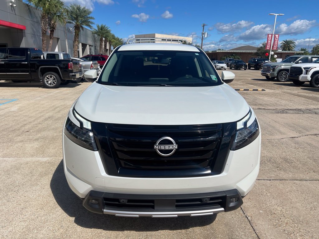 Used 2023 Nissan Pathfinder SL w/ Lighting Package (N92) FWD image 4