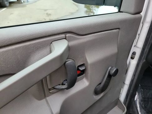 Used 2016 Chevrolet Express 3500 RWD image 24