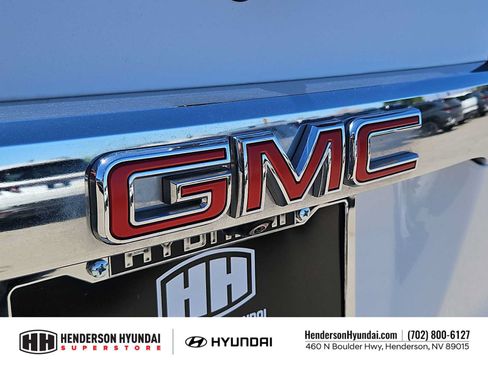 Used 2023 GMC Acadia SLT FWD image 12