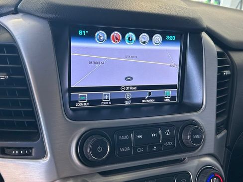 Used 2017 GMC Yukon XL SLT w/ Premium Edition AWD/4WD image 15