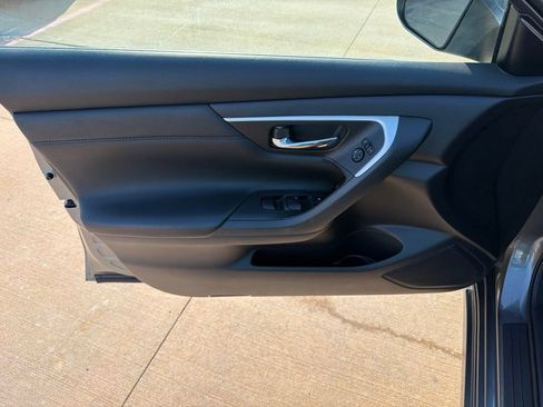 Used 2017 Nissan Altima 2.5 SR w/ Midnight Edition Package FWD image 13