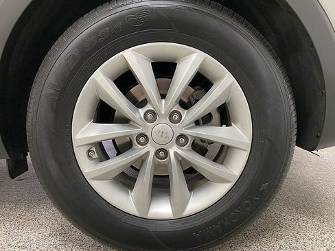 Used 2018 Kia Sorento FWD V6 w/ LX V6 Convenience Package image 24