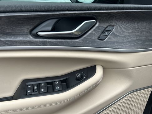 New 2025 Jeep Grand Cherokee L Limited w/ Luxury Tech Group II image 13