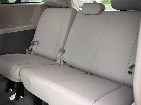 Used 2020 Toyota Sienna XLE AWD/4WD image 21