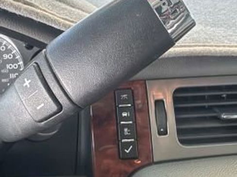 Used 2014 Chevrolet Suburban LTZ image 22