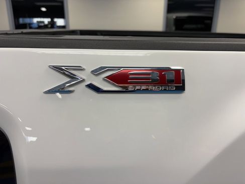 Certified 2025 GMC Sierra 2500 SLT w/ SLT Premium Package image 8