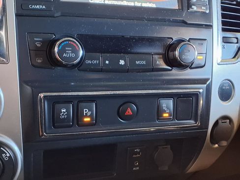 Used 2017 Nissan Titan SL image 19