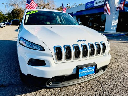 Used 2014 Jeep Cherokee Sport image 21