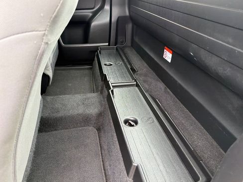 Used 2016 Toyota Tacoma SR image 11