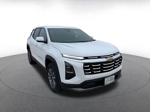 Used 2025 Chevrolet Equinox LT image 3