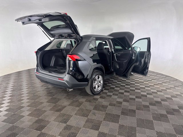 Used 2025 Toyota RAV4 XLE AWD/4WD image 16