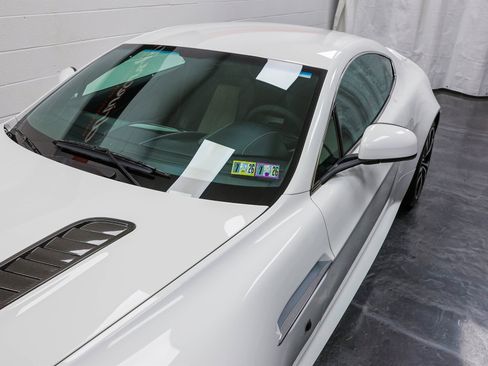 Used 2011 Aston Martin V12 Vantage Coupe image 10
