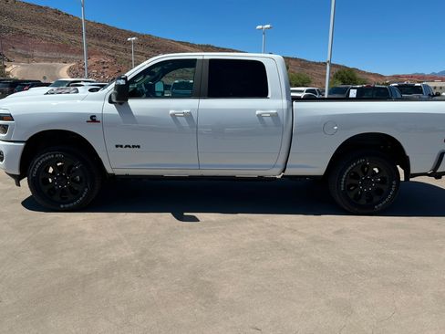 New 2026 RAM 2500 Laramie AWD/4WD image 2