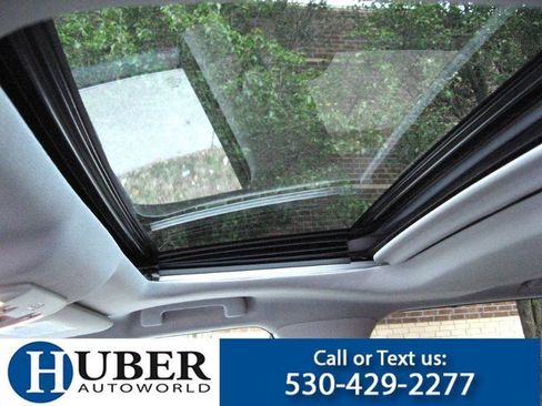 Used 2022 Toyota Highlander XLE AWD/4WD image 7