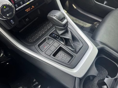 Used 2019 Toyota RAV4 XLE Premium FWD image 28